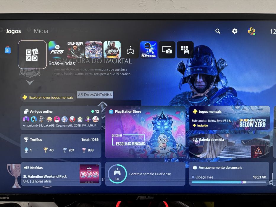 PS5 Digital + 2 Comandos DualSense (Original) – Bom Estado