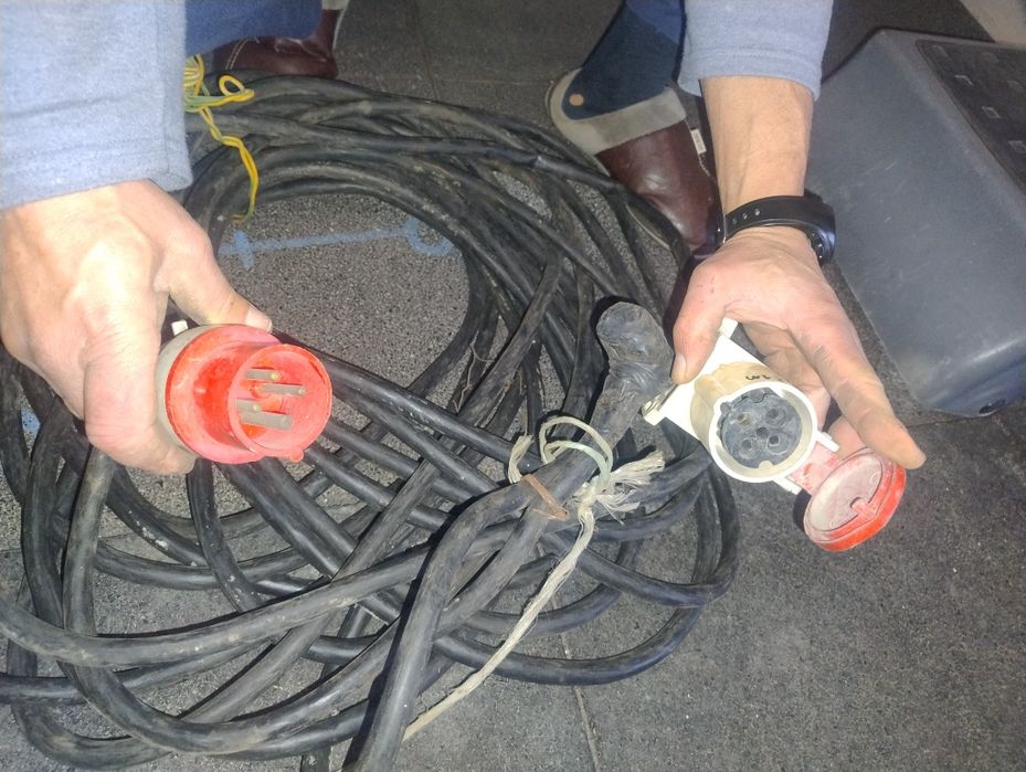 Cabo elétrico trifásico