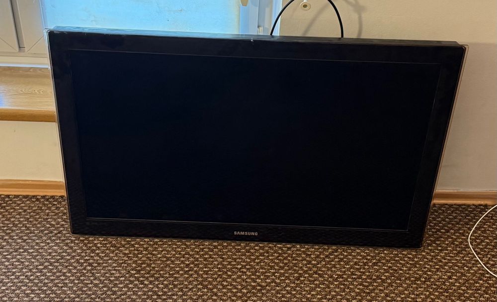 Telewizor **Samsung 40” – uszkodzony, nie włącza się