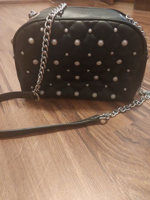 Torebka listonoszka czarna perełki