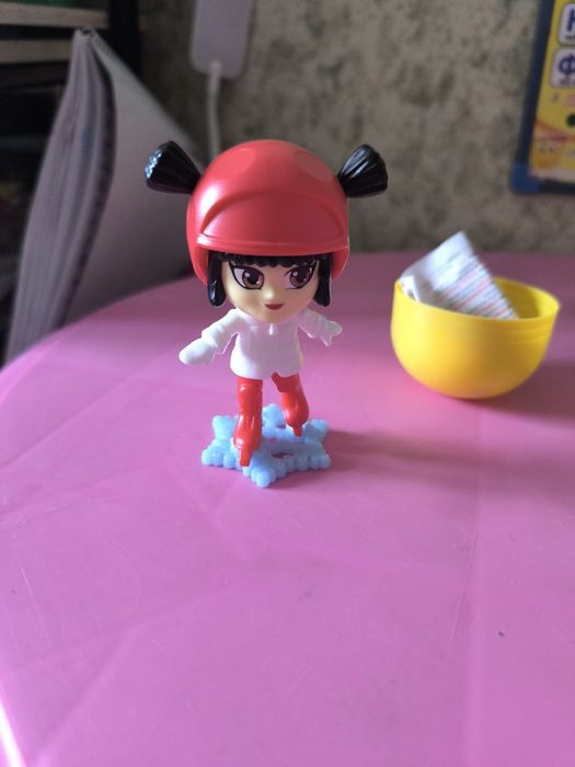 Іграшка з великого кіндера