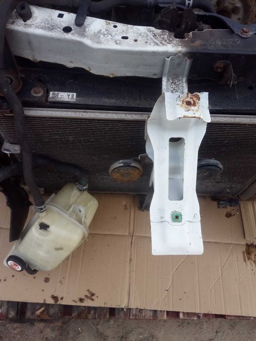 toyota AVENSIS T27  chłodnice wentylatory pas przód 1,6 2,0 ON 15-18