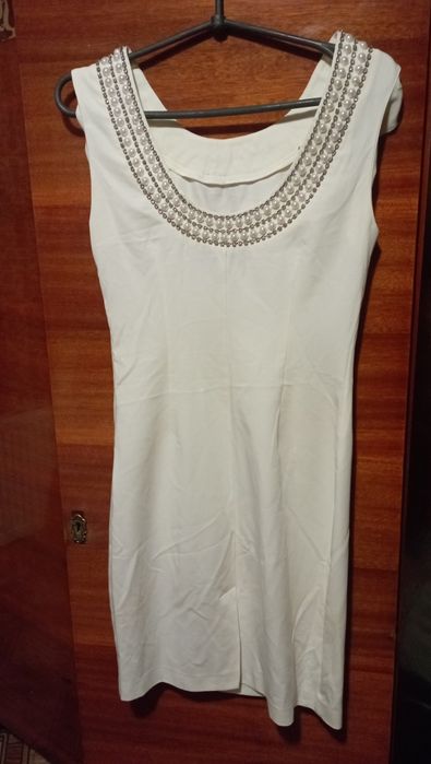 Вишукане біле плаття