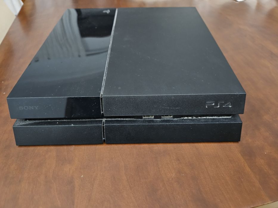 PS4 usada em bom estado
