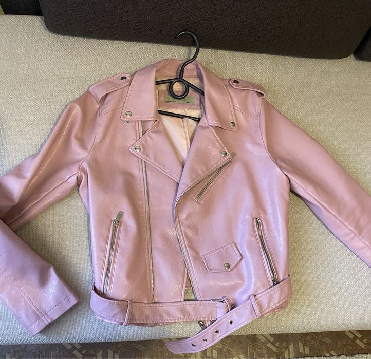 Продам кожанку женскую