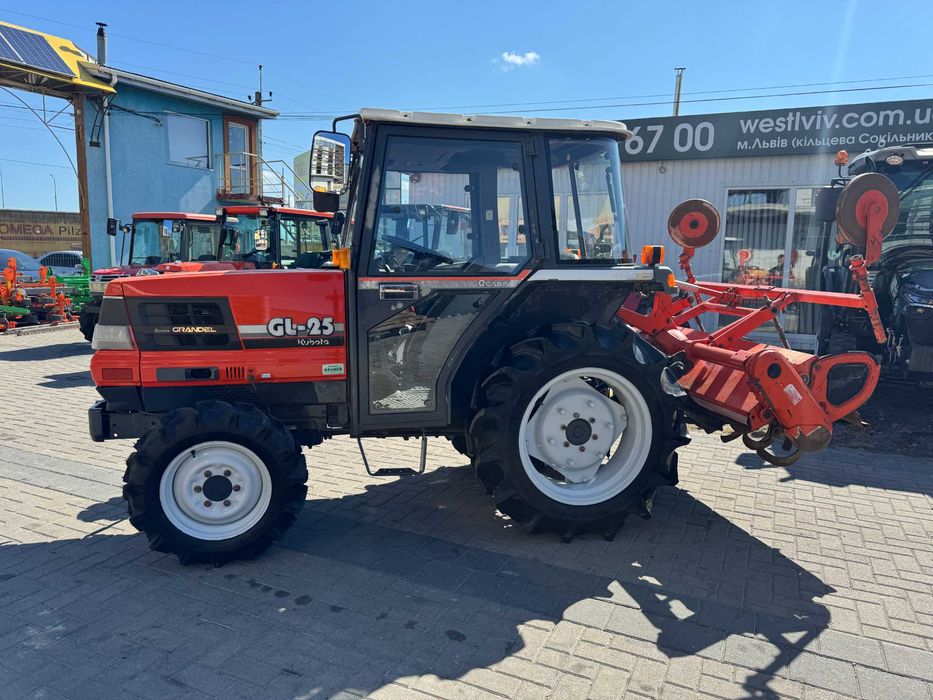 Японський трактор, міні трактор Kubota GL 25 з кабіною + фреза