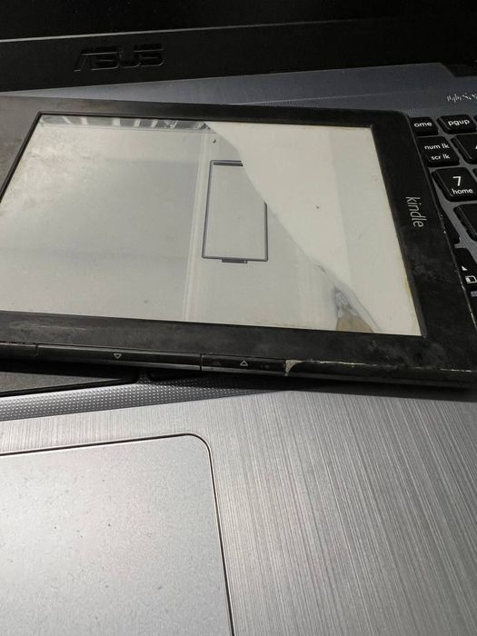 Электронную книгу Amazon Kindle D01100.