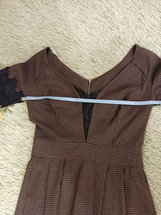 Сукня коктейльна з гіпюром