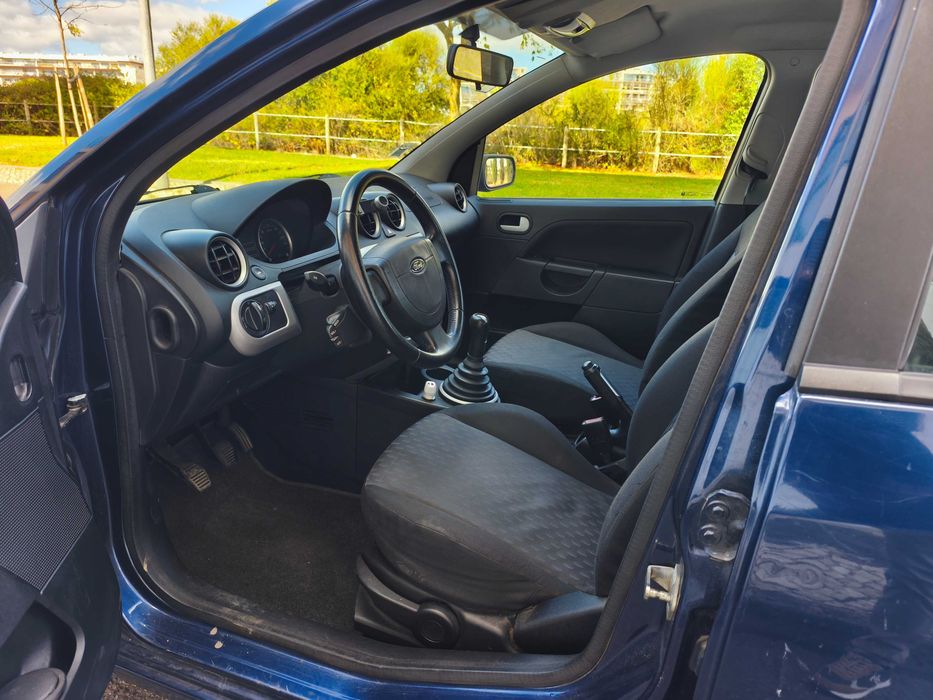 Ford Fiesta 1.2i 2004/11 Poucos Km — photo 5