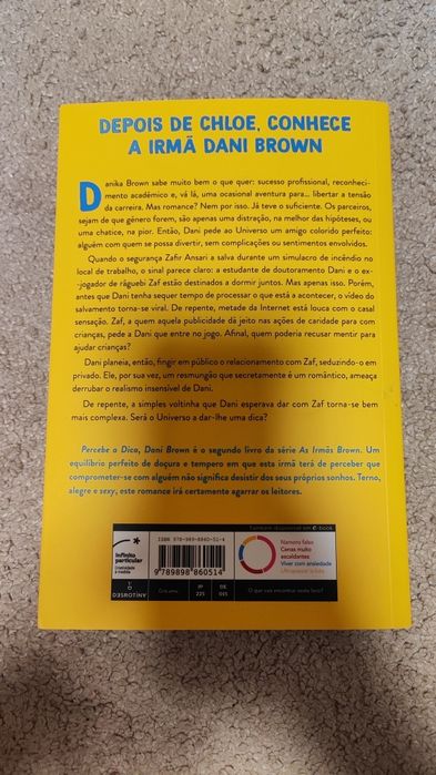 Livro "Percebe a dica, Dani Brown"
