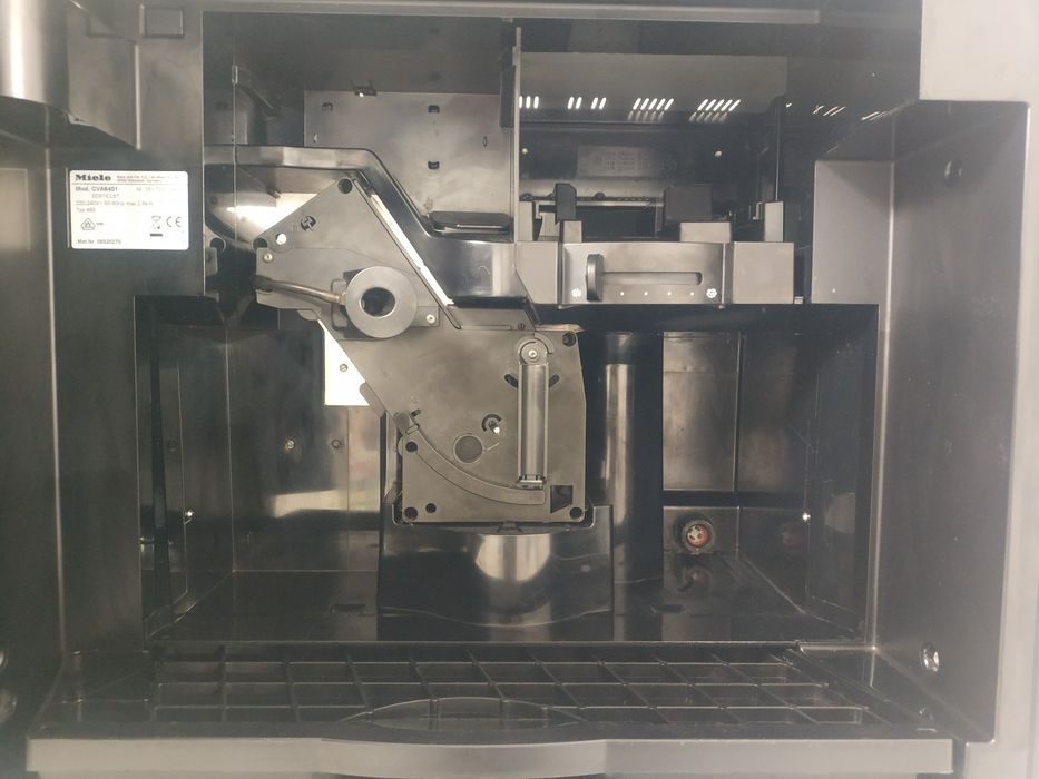 Кофемашина кофеварка встраиваемая Miele CVA 6401 6405: 40 499 грн