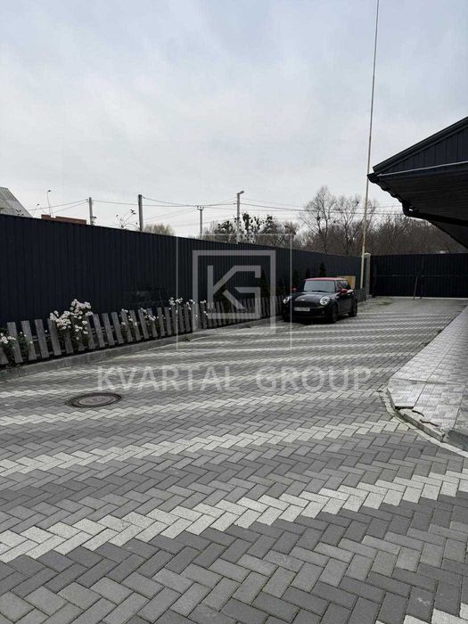 Таун хаус з ремонтом меблями та технікою, гарний участок