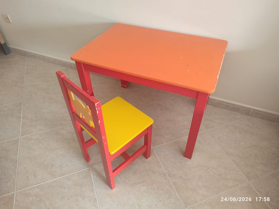 Mesa e cadeiras criança