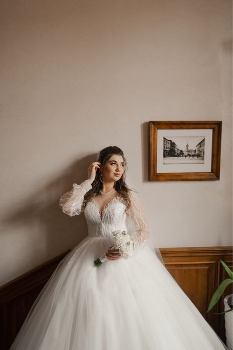 Продаю весільну сукню