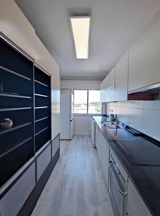 Arrendo quarto novo em Linda-a-Velha - Oeiras - individual