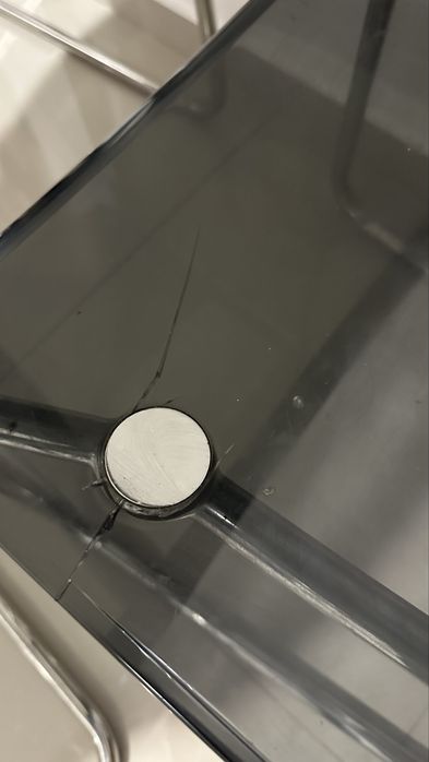 Mesa de tampo branco de vidro mais 4 cadeiras