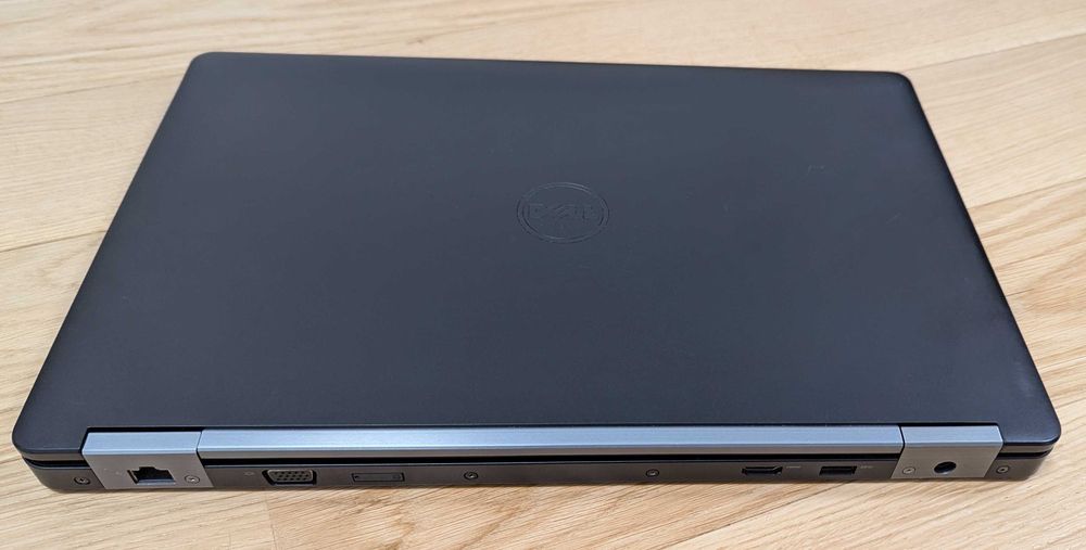 Laptop Dell Precision 3510 - uszkodzony, stacja dokująca
