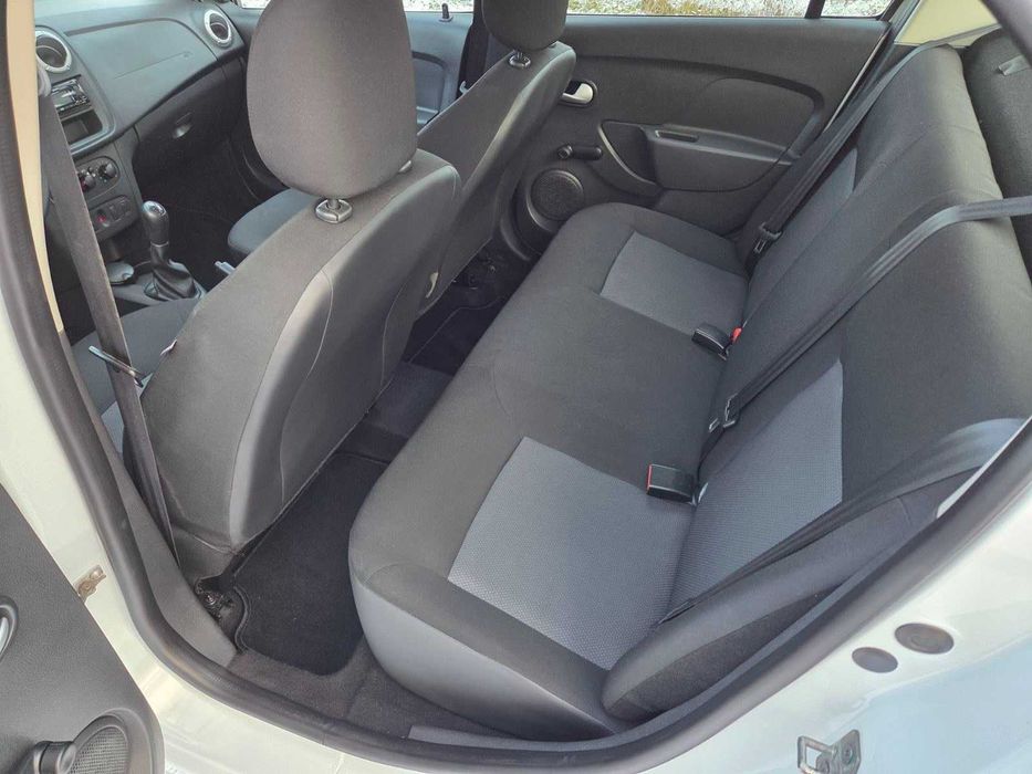 В ідеальному стані Dacia Logan 2015. Не битий, не фарбований