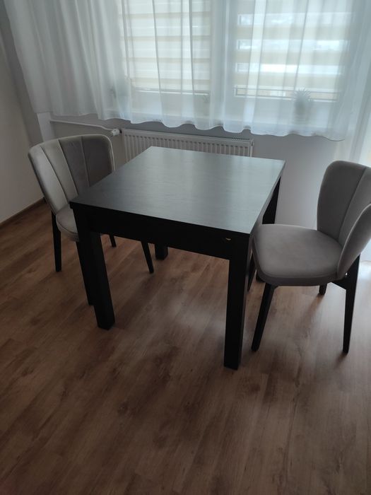 Stół rozkładany + 2 krzesła velvet