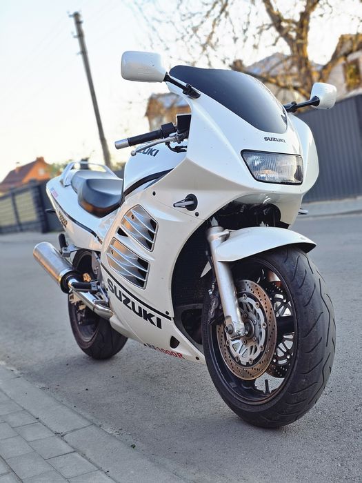 Продам Suzuki RF900R
