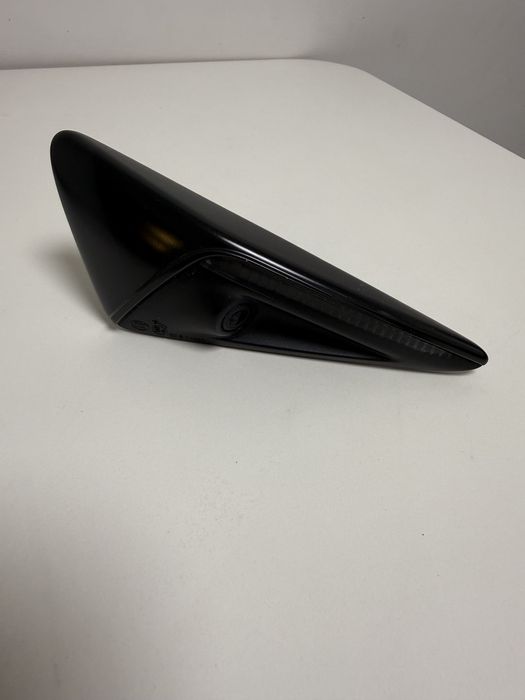 Камера ліва до tesla y model3