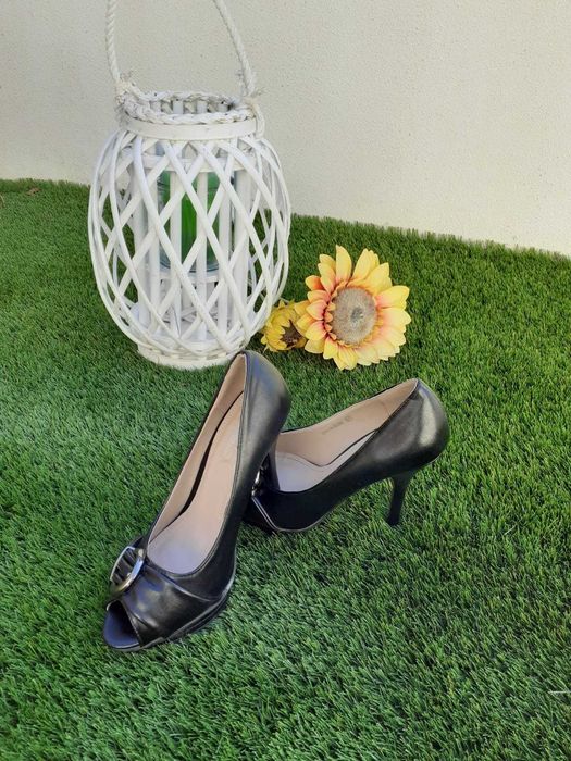 Sapatos pretos nº37, salto alto compensado