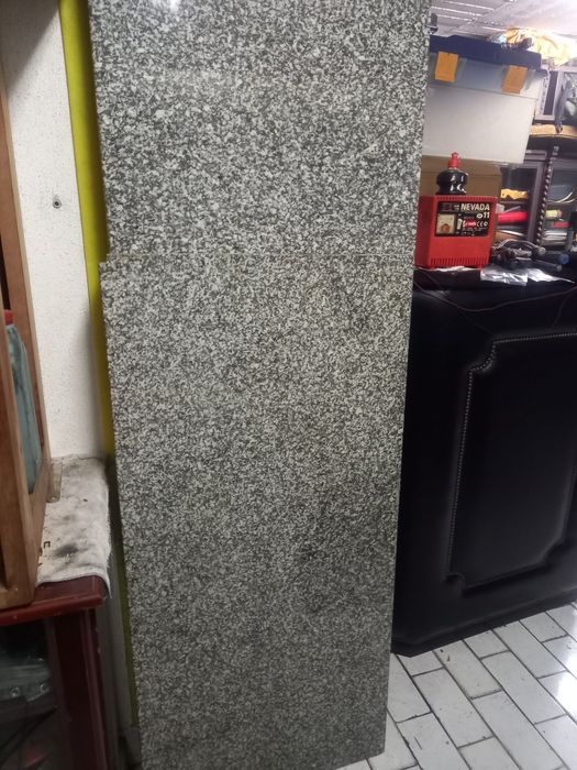 Pedra de cozinha e porta blindado