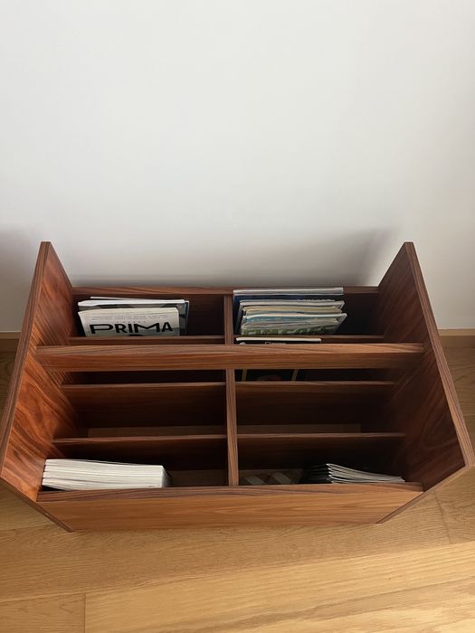 Porta-revistas em madeira