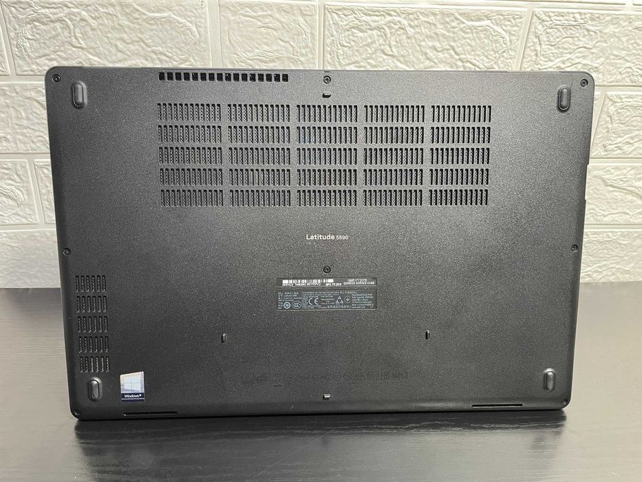 Ноутбук Dell Latitude 5590  15.6" (1920x1080) i7-8650U 16 GB DDR4