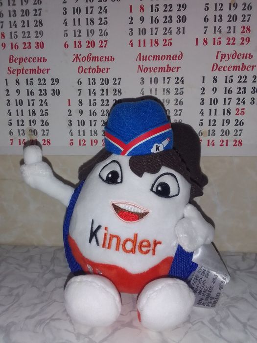 М'яка іграшка від Kinder