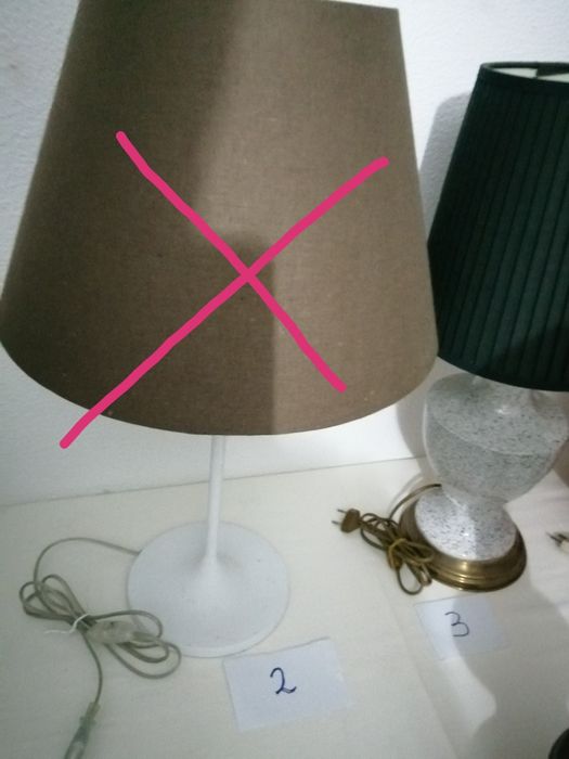 Candeeiros antigos em loiça, metal e outros