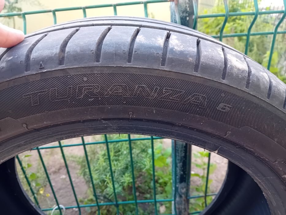 Vendo pneu Bridgestone 225/45 17