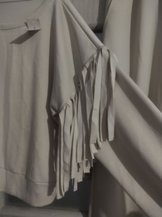 Nowy beżowy dres z frędzlami