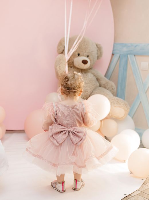 Продам сукню на рік