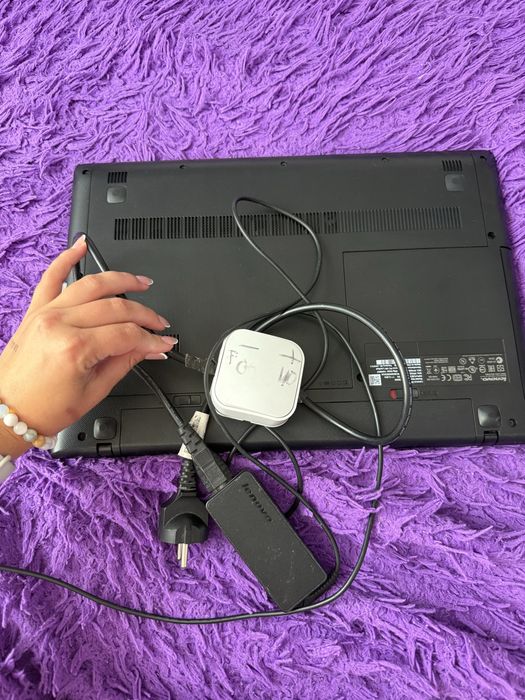 Ноутбук Lenovo чорний