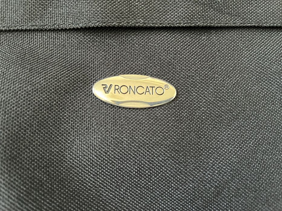 Elegancka torba/pokrowiec na garnitur firmy Roncato