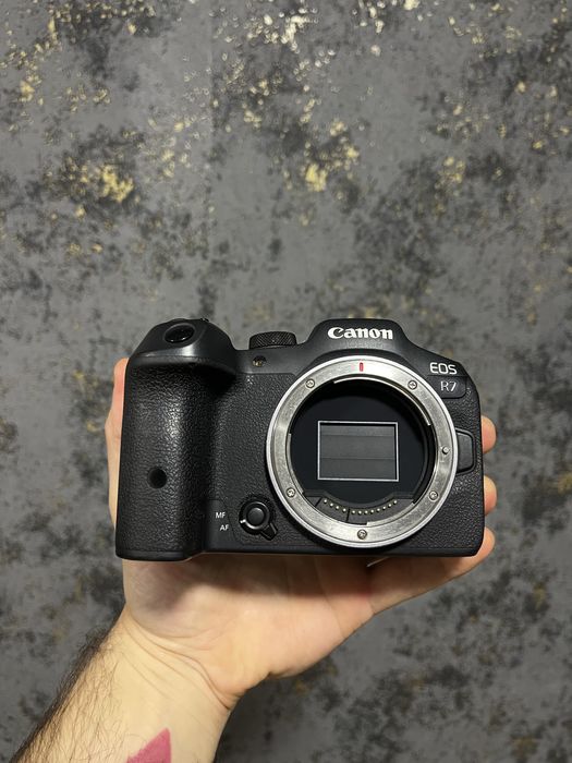 Canon R7 4K60 C-log3 33Mp RAW