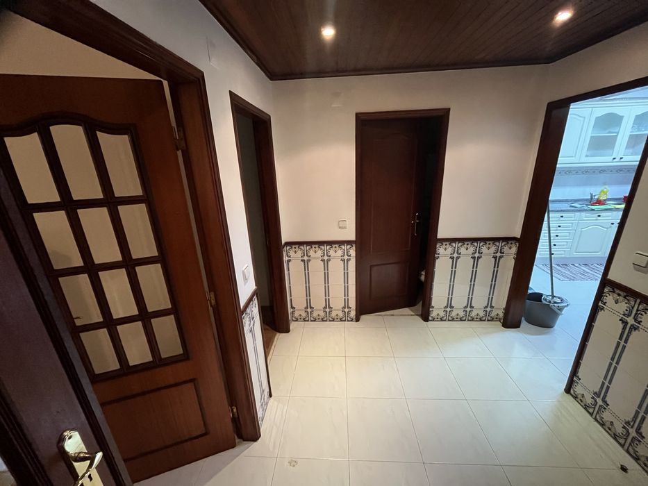 Alugo Quarto - Carregado