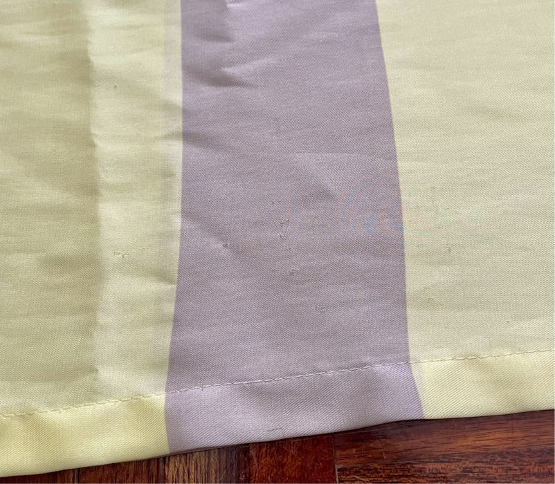 Camisola amarela e cinzenta com riscas