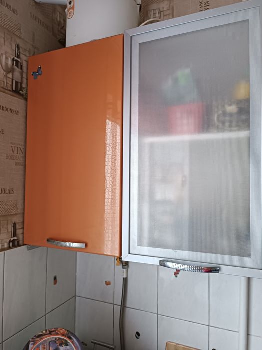 Столики кухонні , полички окремо або рвзом