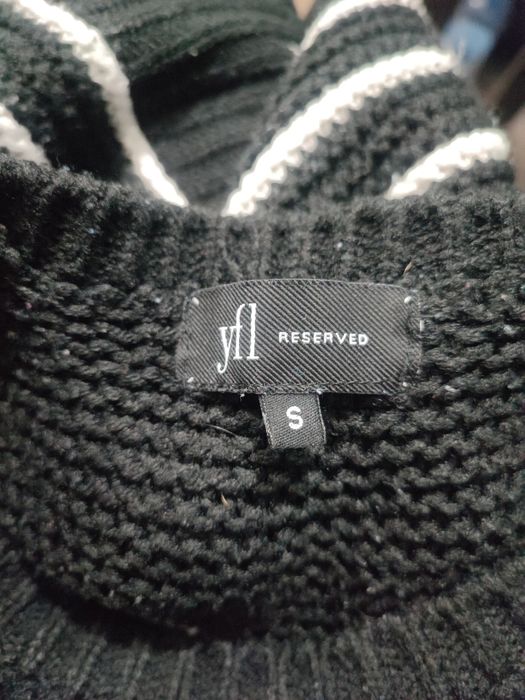 Krótki pasiasty sweterek sweter w paski Reserved S