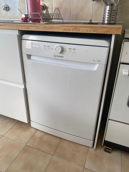 Lava loiça Indesit