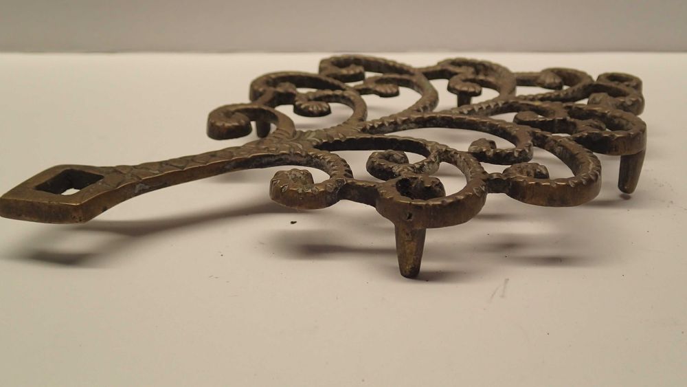 Base para tachos em Bronze