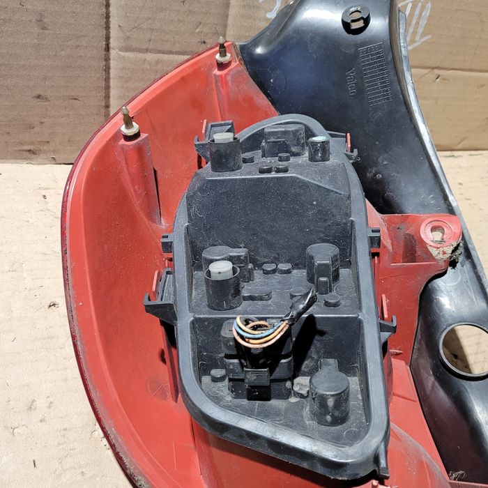 Lampa tył prawa renault clio III 2006r VALEO
