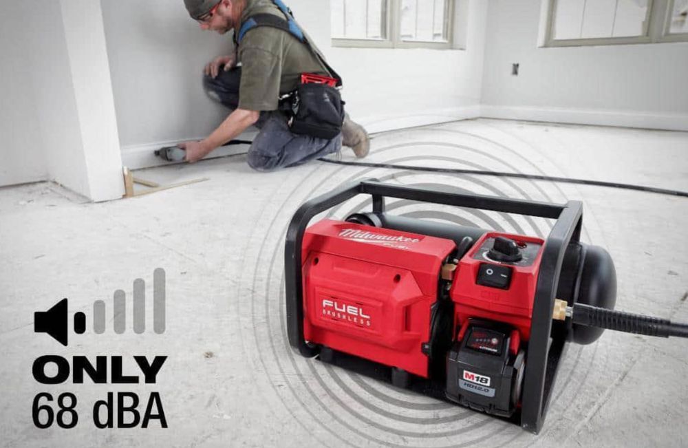 Компактний акумуляторний компресор MILWAUKEE 2840-20 M18 FUEL FAC-0