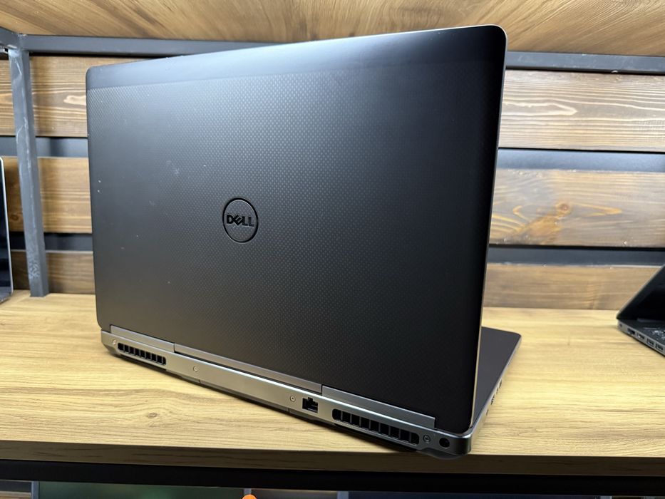 Dell Precision 7720 P5000 16GB 17,3"IPS i7-7820HQ/32GB/512Gb M2/29%