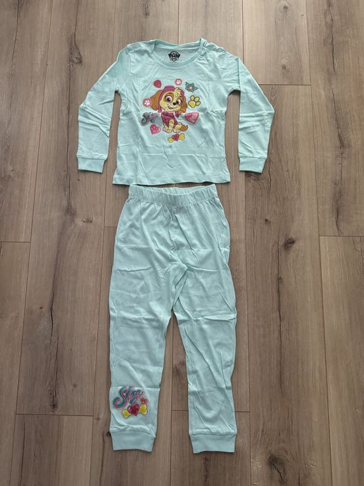 Zestaw nowych ubranek dla dziewczynki