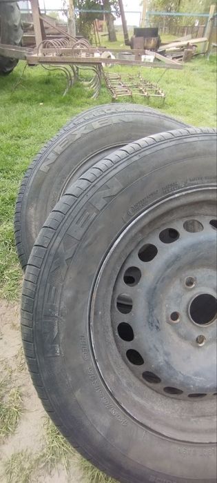 Продам літню резіну r15