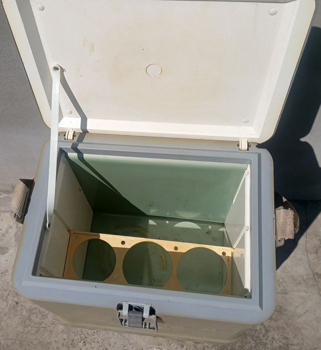 Автомобільний холодильник