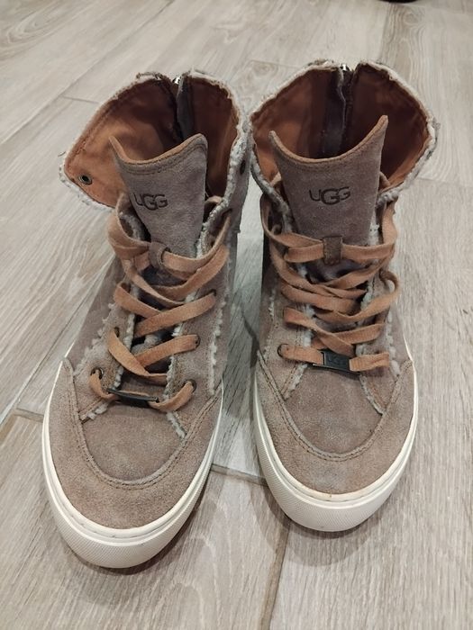 Жіночі кросівки UGG 1123694 замша натуральна. Б/У. Оригінал.стан хорош